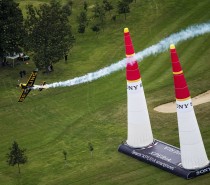 Paul Bonhomme i Nigel Lamb zwycięzcami wyścigu Red Bull Air Race w Ascot