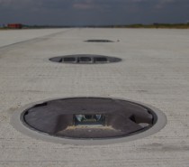 Finalizacja prac przy układaniu nawierzchni nowej drogi startowej w Katowice Airport Finalizacja prac przy układaniu nawierzchni nowej drogi startowej w Katowice Airport