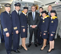 Lufthansa przekazuje wyjątkową maszynę “Robert Koch” przeznaczoną do ewakuacji chorych Lufthansa przekazuje wyjątkową maszynę “Robert Koch” przeznaczoną do ewakuacji chorych