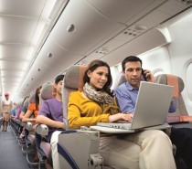 Emirates wyznaczają nowe standardy w zakresie pokładowego Wi-Fi Emirates wyznaczają nowe standardy w zakresie pokładowego Wi-Fi