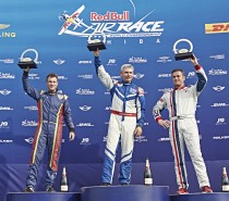 Bonhomme wygrywa podczas debiutu Red Bull Air Race w Japonii Bonhomme wygrywa podczas debiutu Red Bull Air Race w Japonii
