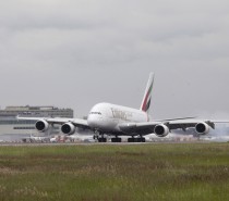 Osiem codziennych połączeń Emirates do Londynu Airbusem A380 Osiem codziennych połączeń Emirates do Londynu Airbusem A380