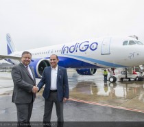 Indyjskie linie lotnicze IndiGo odbierają pierwszy samolot A320neo Indyjskie linie lotnicze IndiGo odbierają pierwszy samolot A320neo