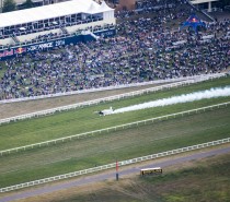 Australijczyk Matt Hall odnosi kluczowe zwycięstwo w podniebnym wyścigu Red Bull Air Race w Ascot